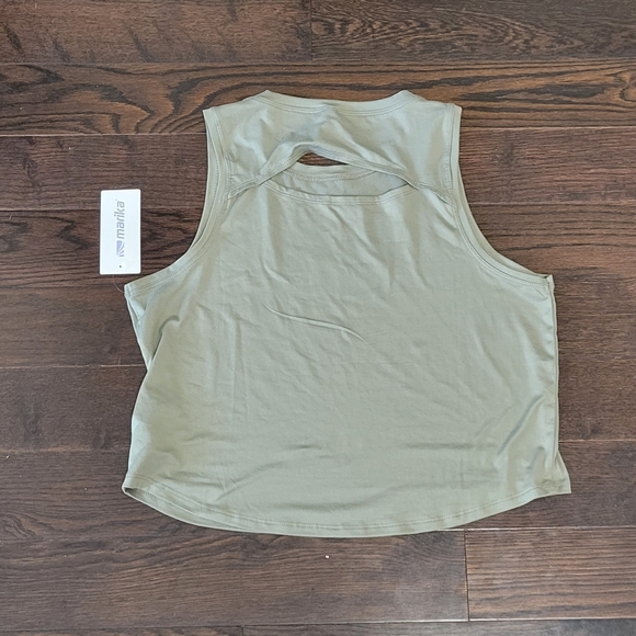Cropped Sports Tank - Picture 2 of 2
